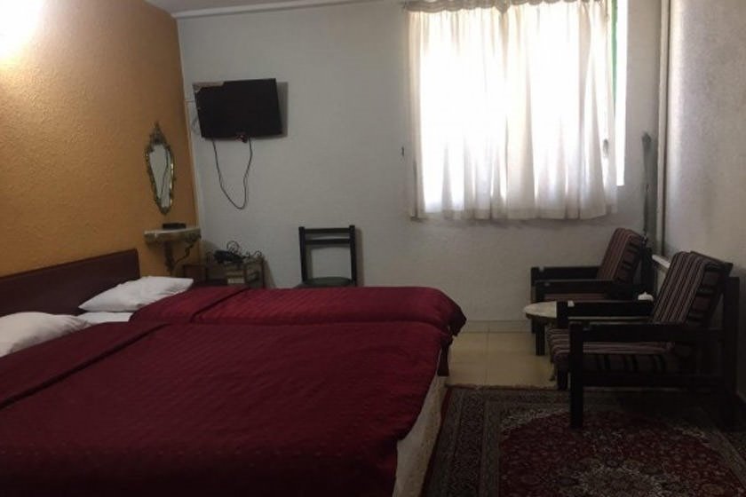 اتاق سه تخته هتل امینیان مشهد